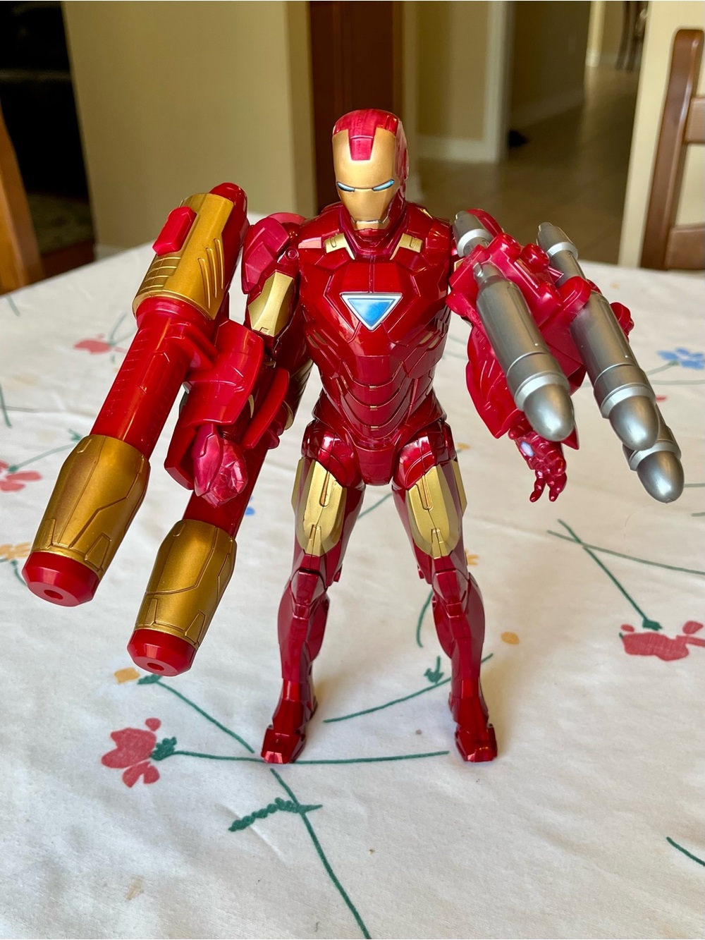 2010 Marvel Hasbro Iron Man 2 Repulsor Power Mark VI Talking Action Figure